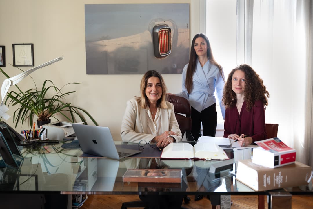 Le professioniste dello Studio Legale Castelli Cennamo nello studio di Bologna